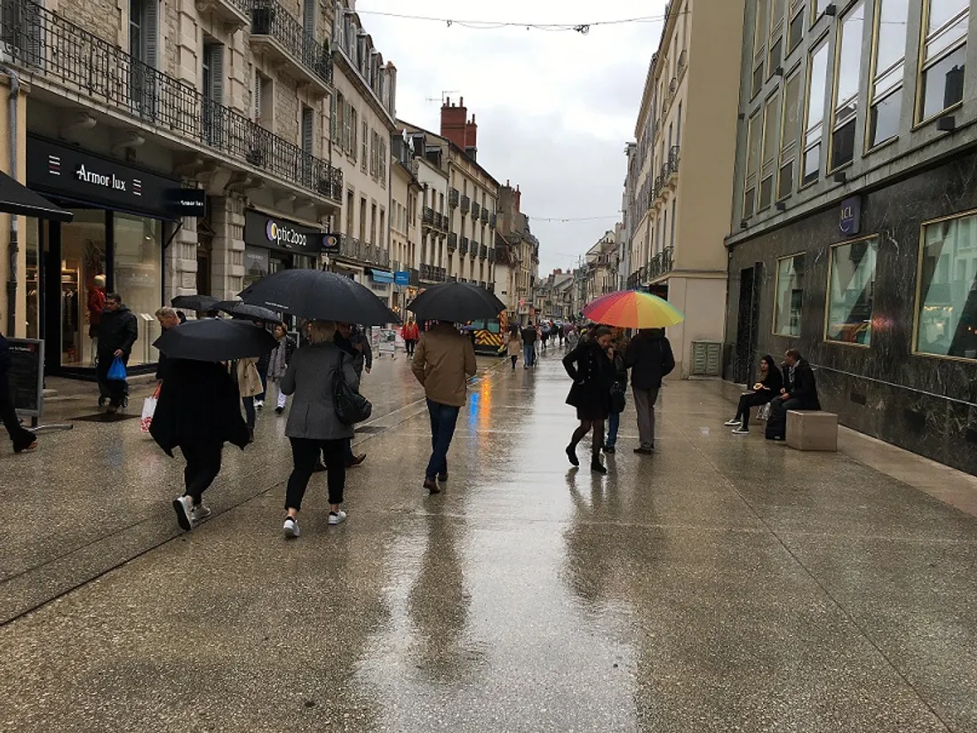 La rue de la Liberté à Dijon était l'un des principaux passages de la manifestation du 17 octobre.