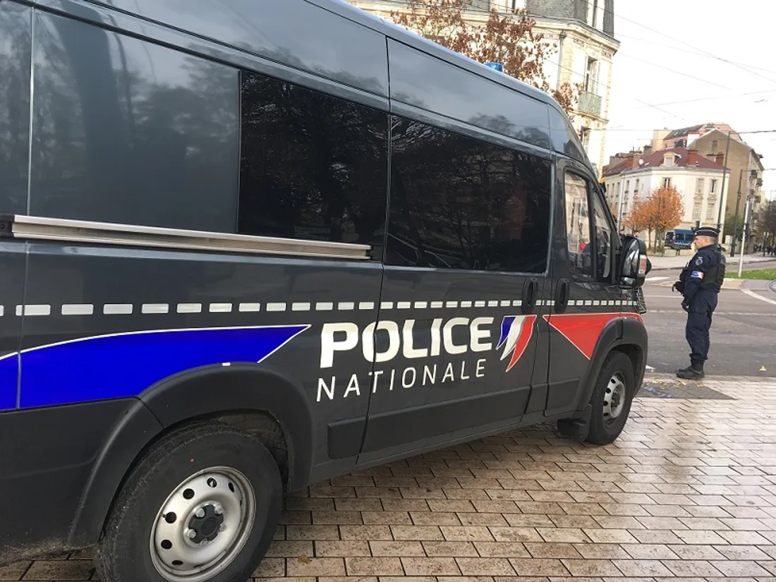 La police est obligé d'intervenir pour disperser les rassemblements lycéens à Dijon. 