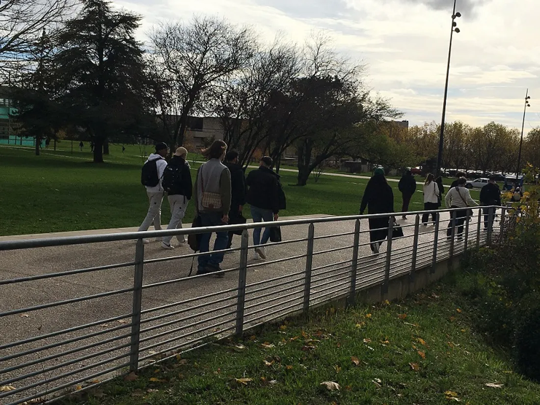 Des étudiants de l'Université de Dijon, en novembre 2022.