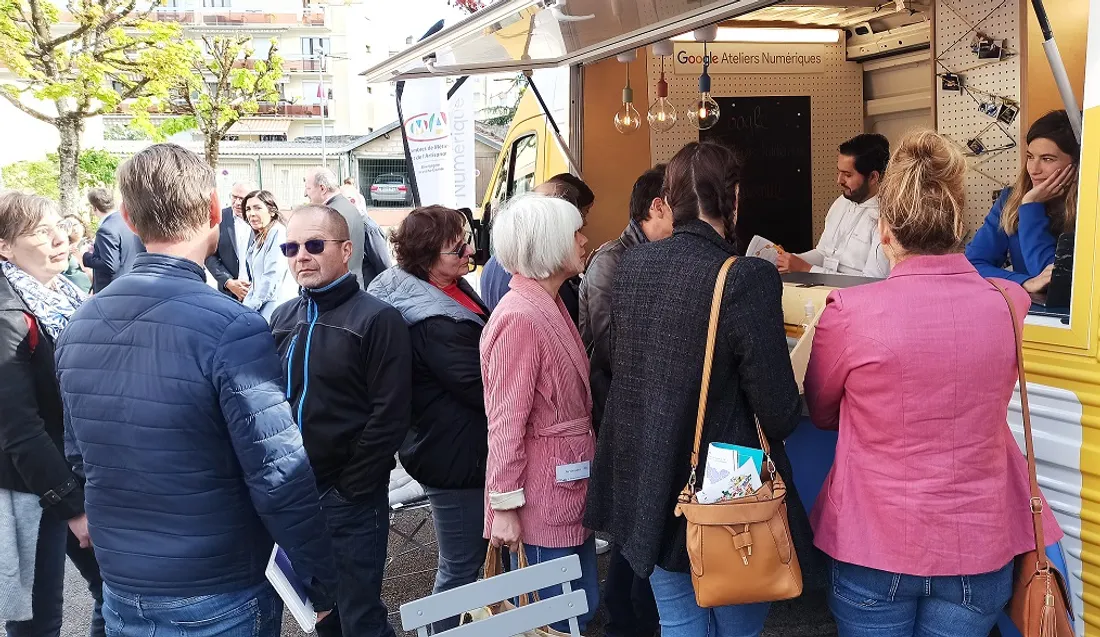 Ce jeudi, environ 30 artisans ont pu échanger avec les 2 « Coaches Google » 