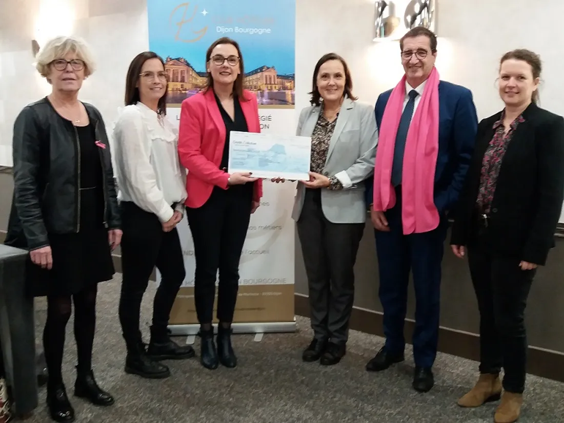 La remise de chèque avait lieu ce lundi au grand hôtel la Cloche, à Dijon