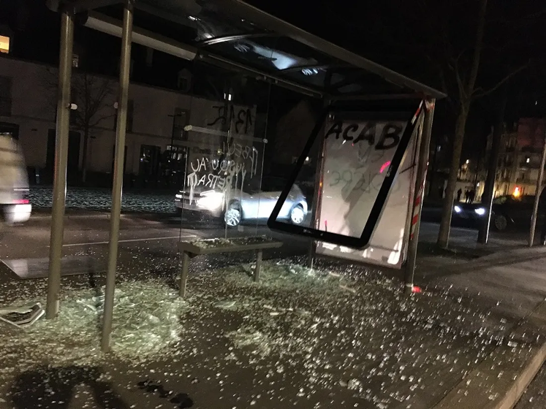 De nombreuses dégradations ont été commises place de la République, à Dijon 