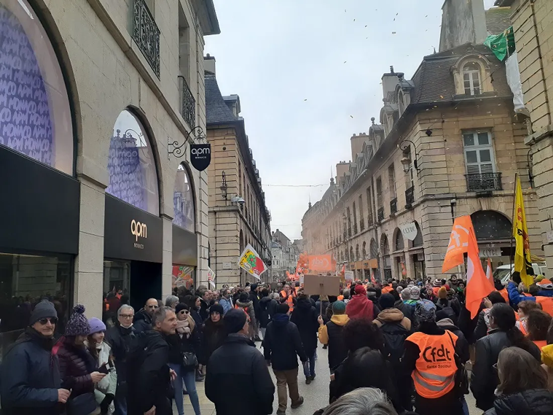 Selon les syndicats, 25 000 personnes ont manifesté mardi à Dijon 