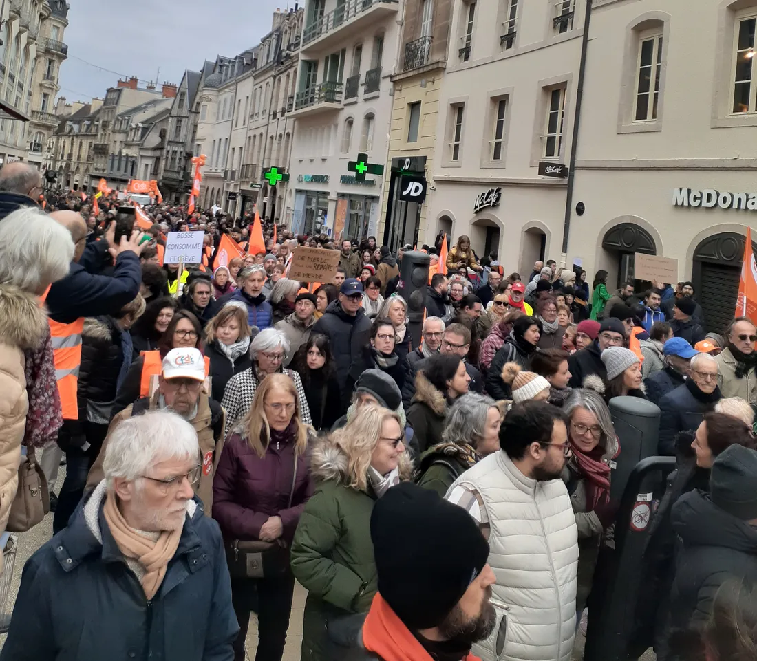 Ils étaient près de 25 000 ce mardi contre 11 000 lors du précédent rassemblement.