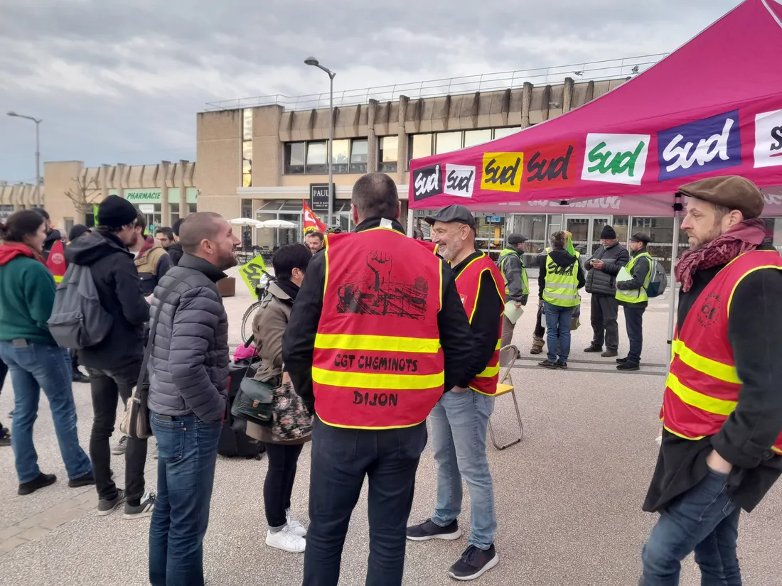 Cette journée est présentée comme une "étape de préparation" aux manifestations du 1er mai