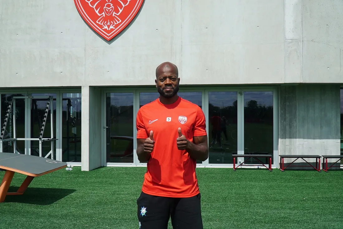 Le DFCO a officialisé la signature du défenseur polyvalent Arnold Temanfo