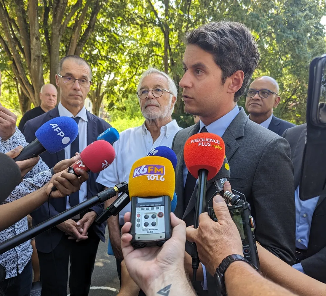 Gabriel Attal était accompagné du maire de Dijon François Rebsamen lors de sa visite.
