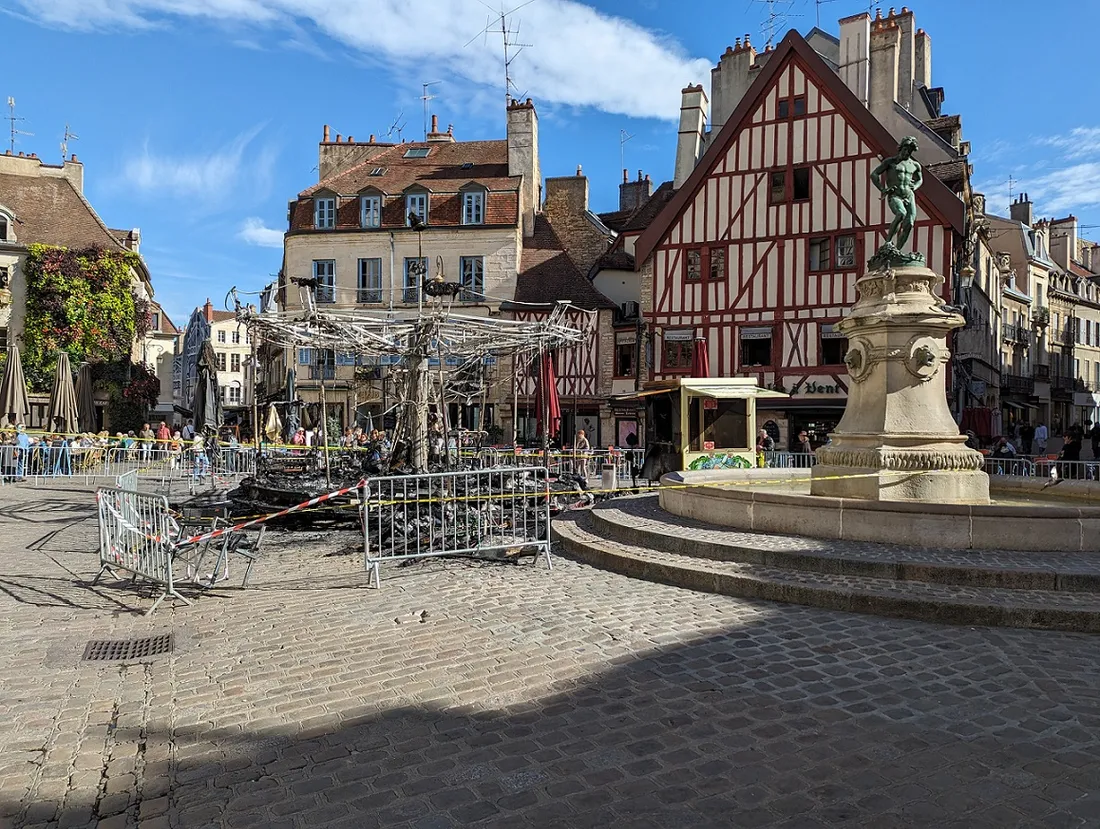 On ne sait, à l'heure actuel, toujours pas si l'incendie est d'origine accidentelle ou criminelle.