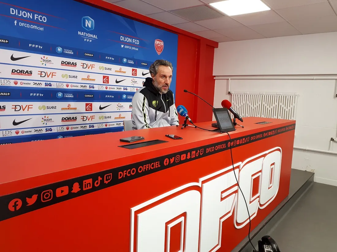 Le match avait été reporté en raison d'un terrain rendu impraticable par la pluie.