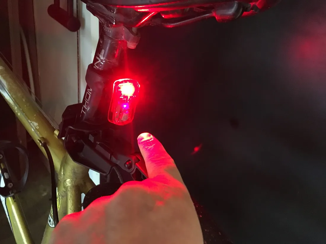 A vélo, l'éclairage avant et arrière est très important 