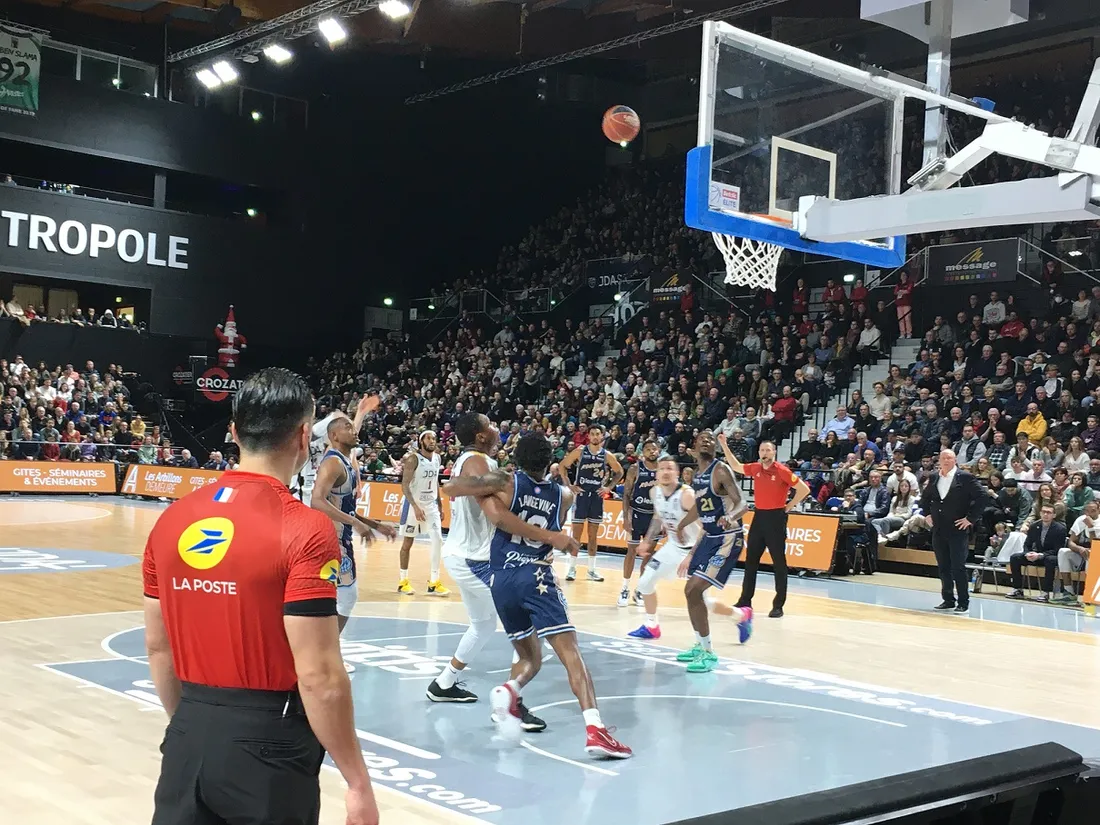 Les joueurs de la JDA recevaient ce mercredi soir l’équipe de Roanne au palais des sports
