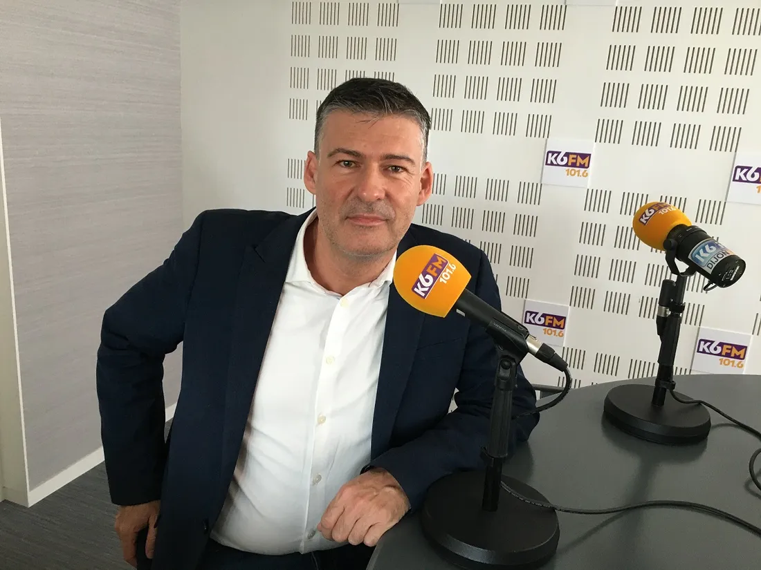 Cyril Gaucher ce vendredi matin dans le studio de K6FM 