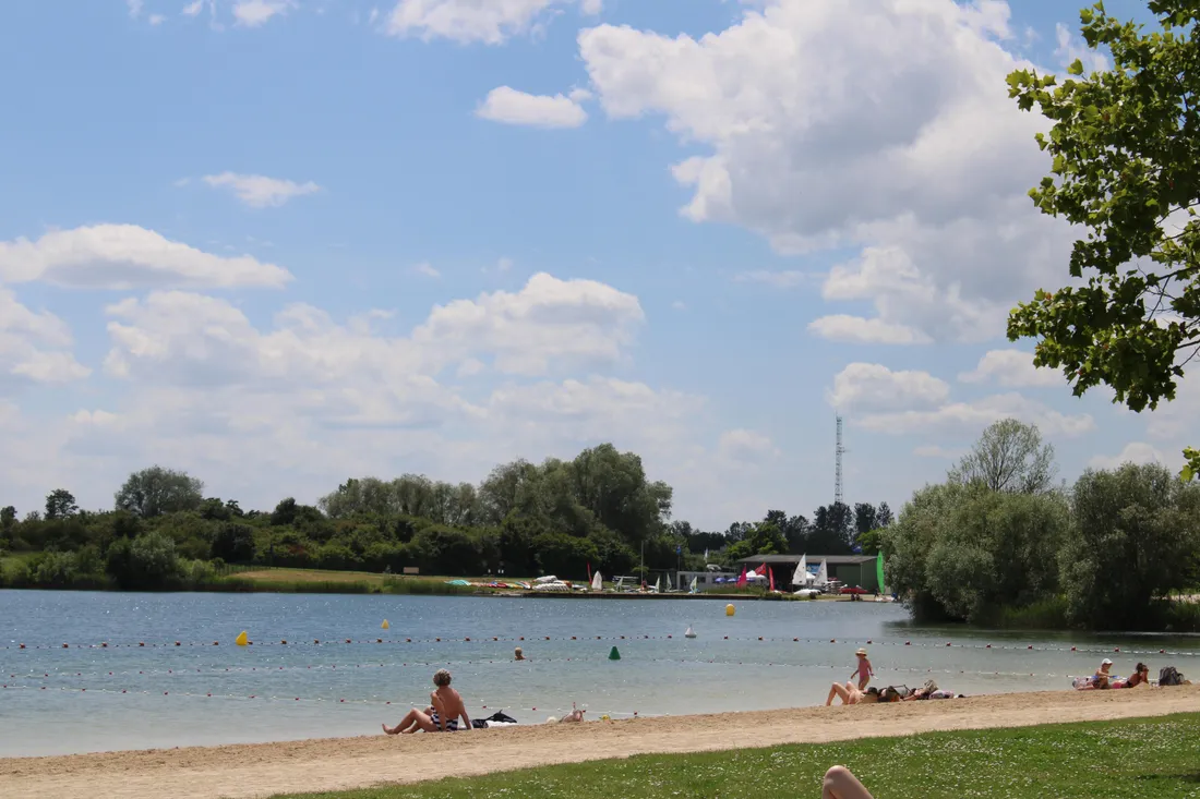 La baignade surveillée est autorisée depuis le 1er juin et jusqu'au 31 août.