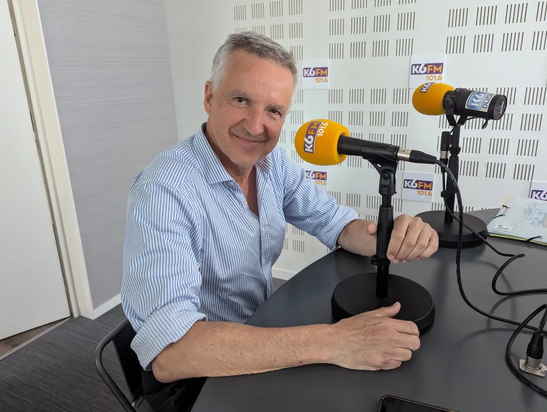 François-Xavier Dugourd, ici dans nos studios en 2024, est réélu devant Emmanuel Bichot.