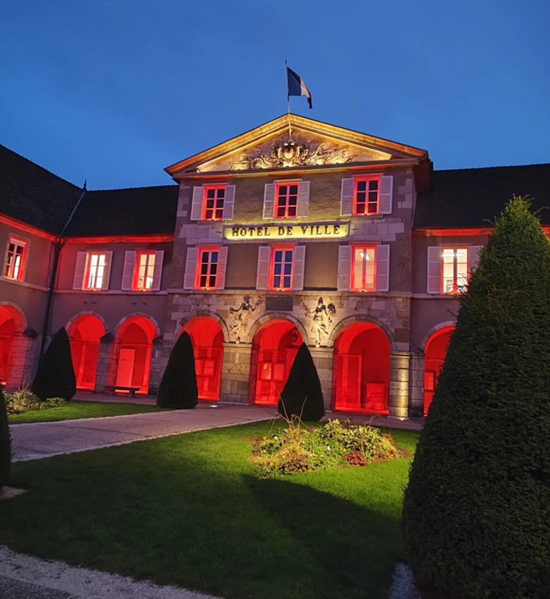 La façade de la mairie de Beaune va changer de couleur du 12 au 18 mai