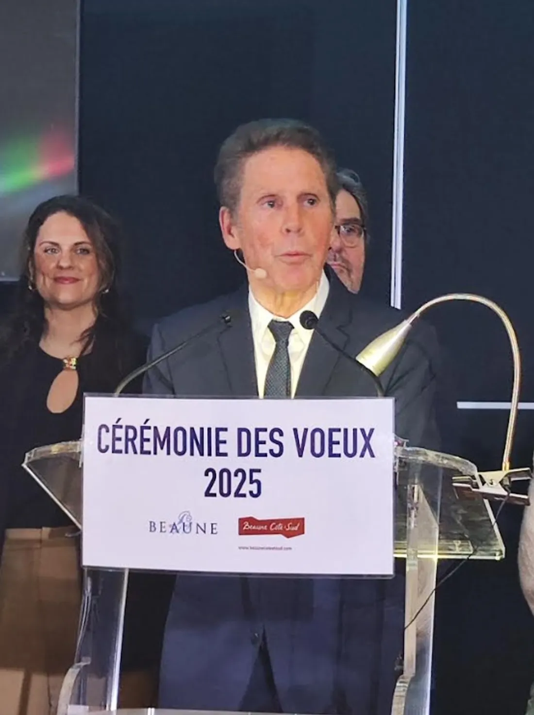 Alain Suguenot hier soir (et Charlotte Fougère en arrière plan, élue à la culture)