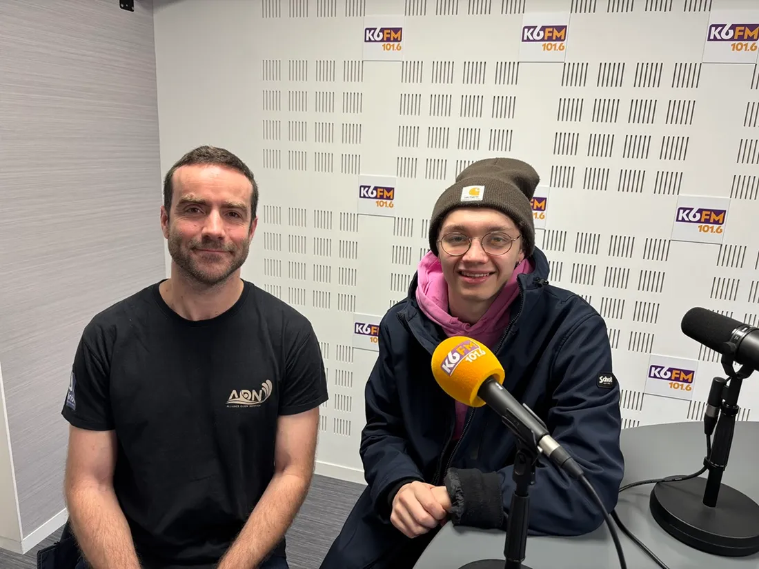 Aurélien Gabert (à gauche) et Hector Denayer (à droite) dans les locaux de K6FM en janvier dernier.