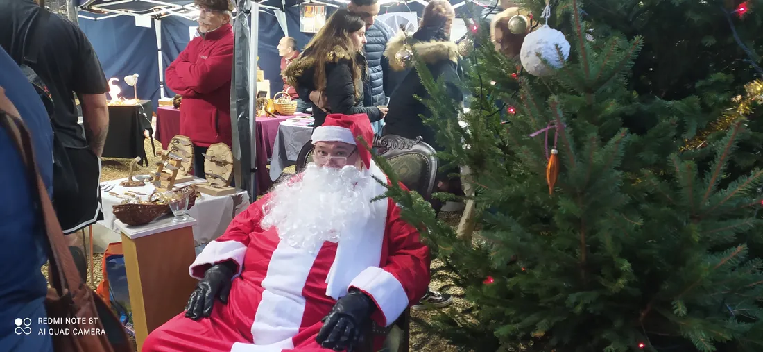 Un marché de noël a lieu à l'atelier du Cloître ce dimanche 7 décembre. 