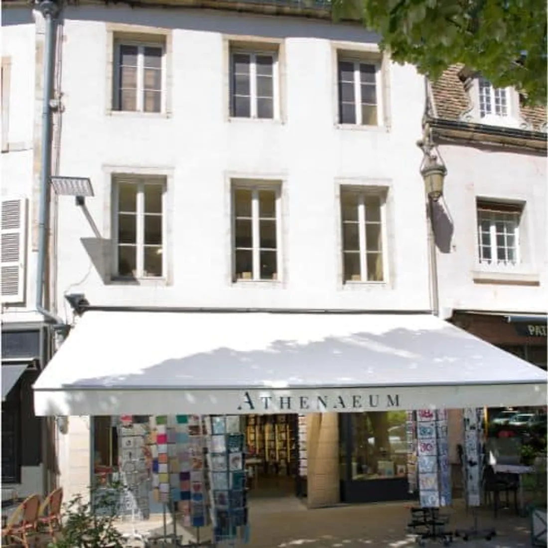 Laure Gasparotto sera en séance dédicace à la librairie Athenaeum à Beaune le 15 novembre