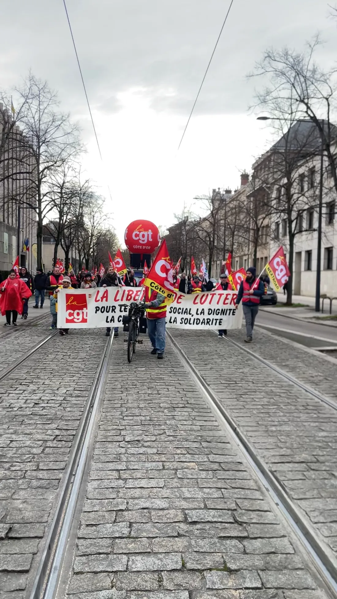 Une mobilisation de près de 400 personnes a eu lieu à Dijon ce mardi 2 décembre.