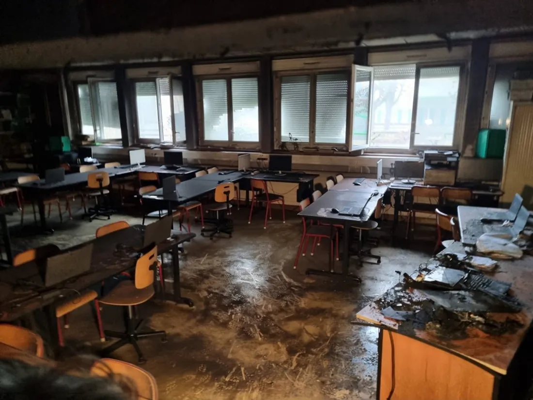 Le flammes aveint fait de nombreux dégâts au collège Champollion début décembre.