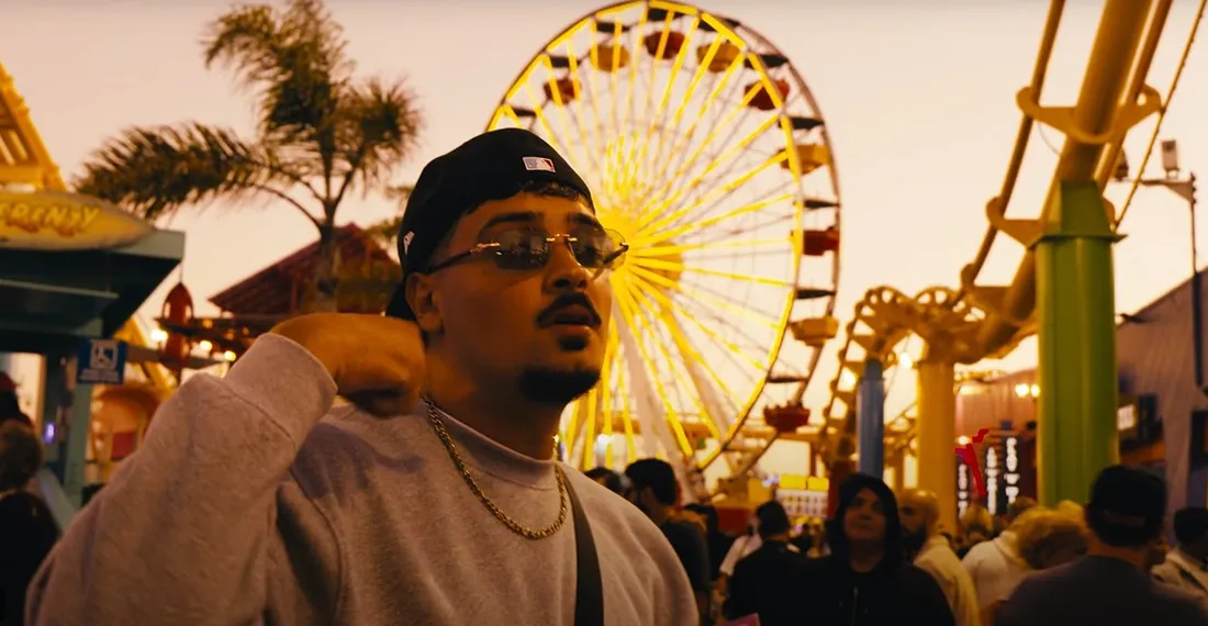 Le rappeur dijonnais Jeune Andreas dévoile "À la folie", un clip tourné à Santa Monica.