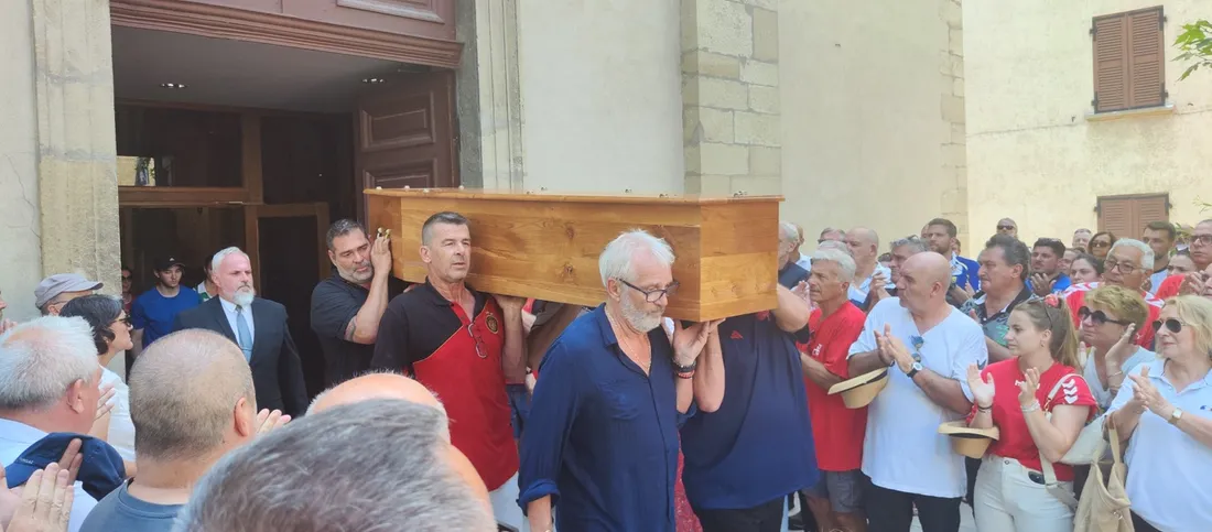 Les amis de Denis Lathoud (Jacques Monclar au 1er plan, ancien coach de la JDA) l'ont accompagné