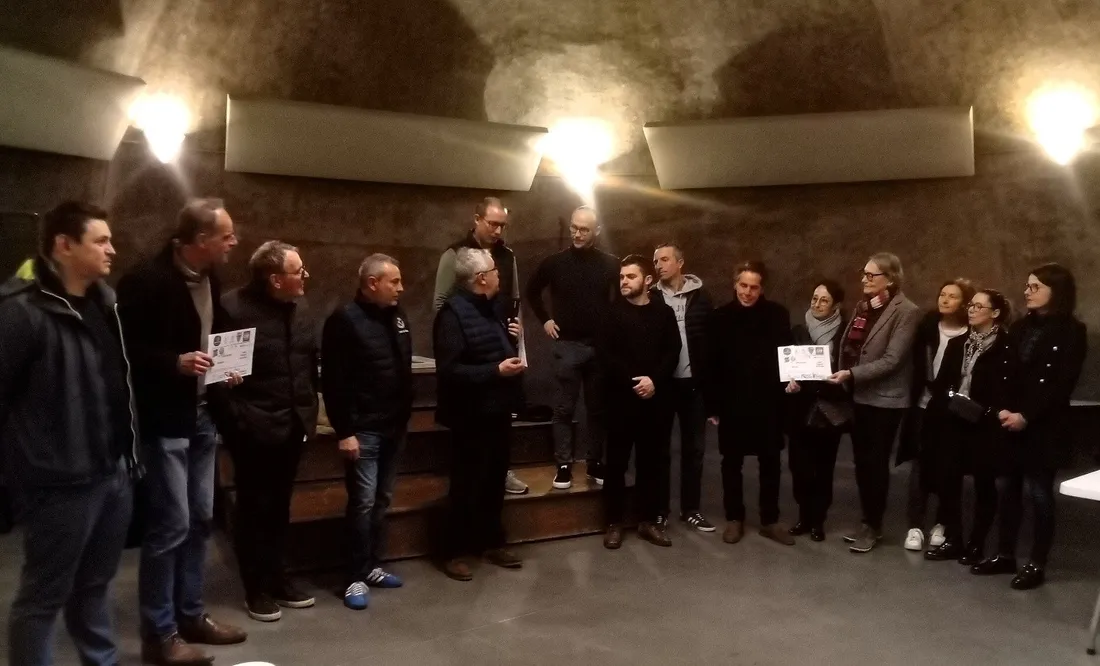 Les organisateurs ont remercié les acteurs de ces journées sportives et remis trois chèques.  