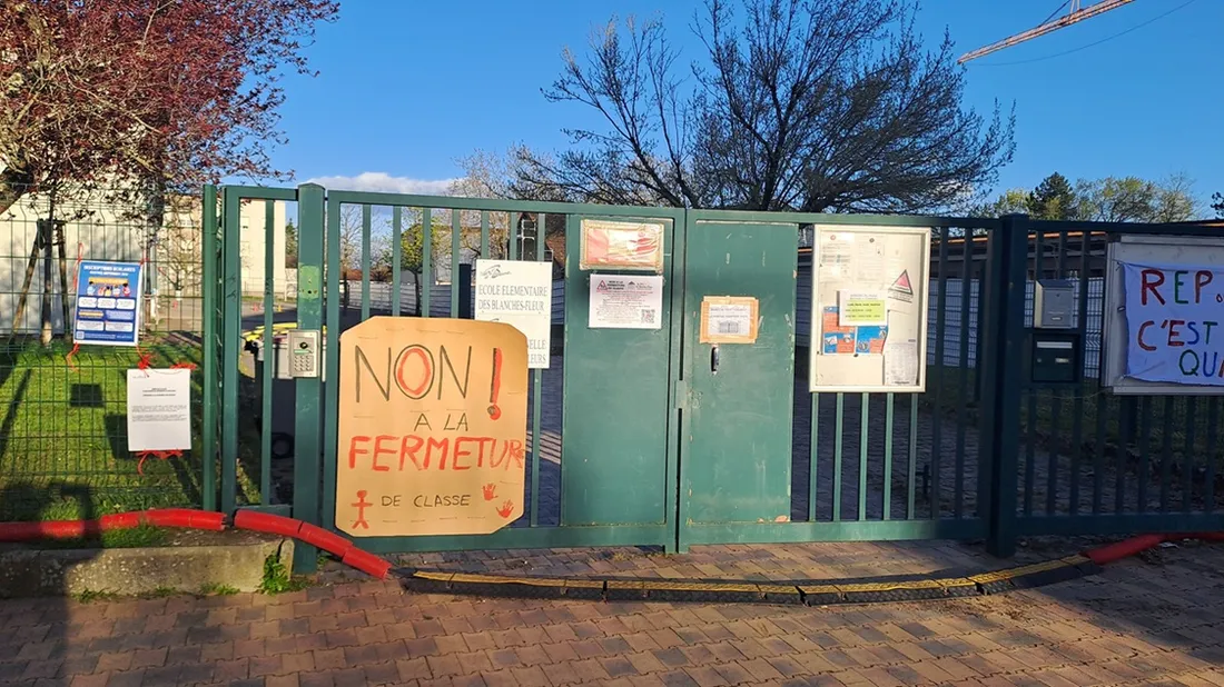 Comme les parents d'élèves dijonnais ci-contre, ceux de l'école Blanches Fleurs se font entendre.