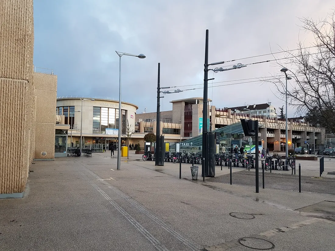 La cour de la Gare de Dijon sera officiellement renommée le 19 mai prochain. 