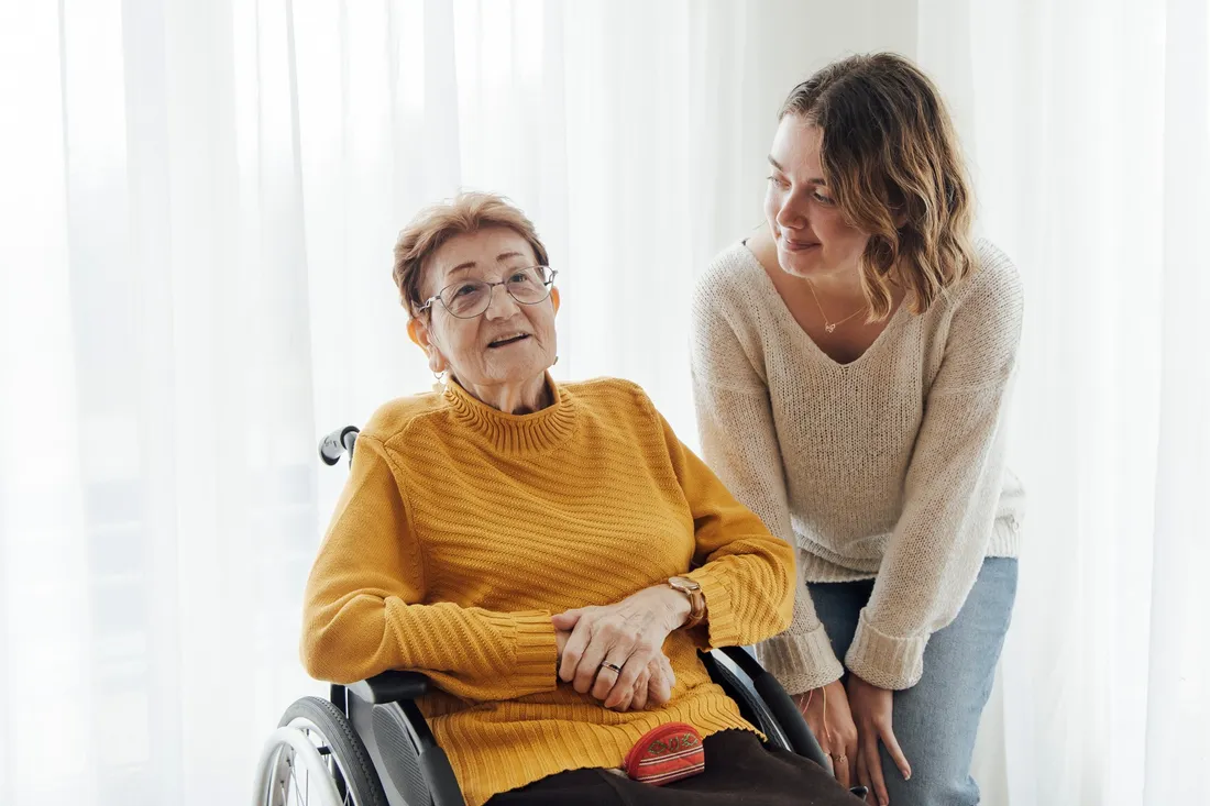 Les fortes chaleurs touchent particulièrement les personnes âgées isolées. 