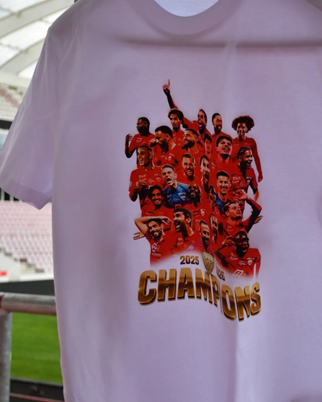 Le tee-shirt de champions de National est disponible à la vente dès maintenant !