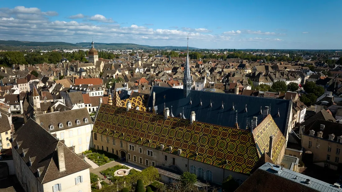 À Beaune, l’Hôtel-Dieu des Hospices propose un week-end mêlant sport, culture, cinéma et patrimoine.