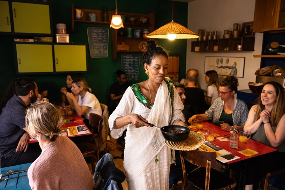 L'événement met en lumière les talents de cuisiniers réfugiés.