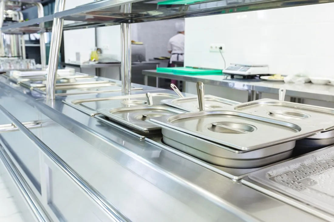 Les bacs de cantines en plastiques vont être supprimés dans plusieurs établissements dijonnais. 