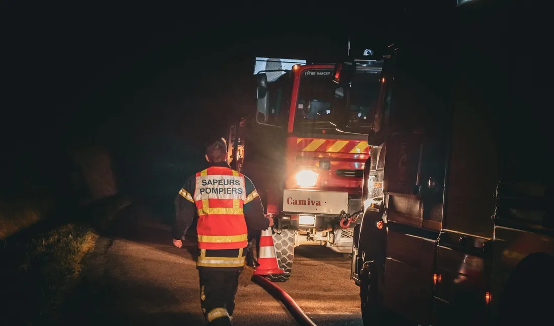 L'incendie de Couchey n'est pas encore fixé mais les sapeurs-pompiers ont réussi à le contenir. 