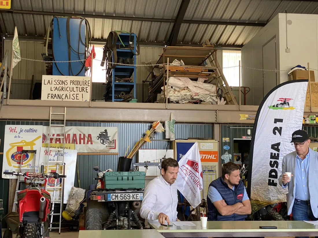 La FDSEA 21 et le syndicat des Jeunes Agriculteurs de Côte d'Or réunis.