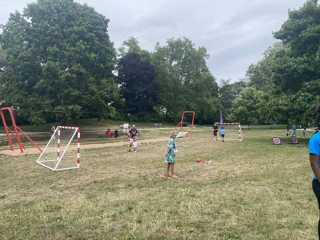 Foot, voley-ball, basket-ball, tir à l'arc, lacrosse