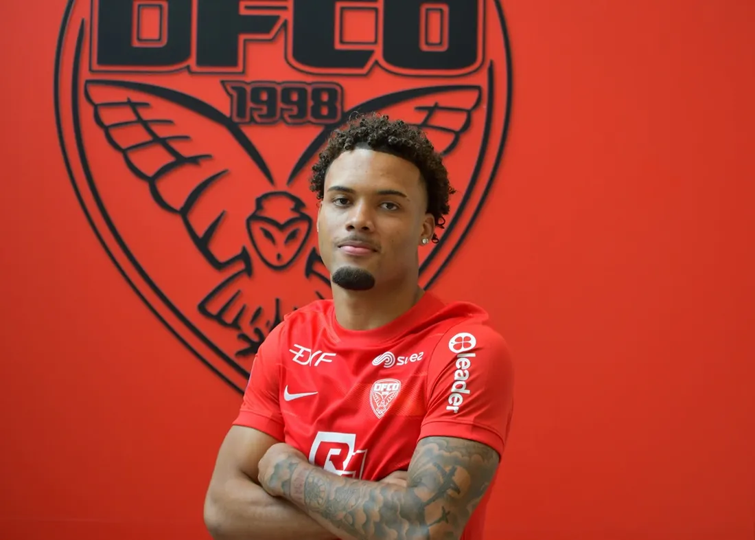 Alexandre Duville-Parsemain a signé son premier contrat professionnel au DFCO