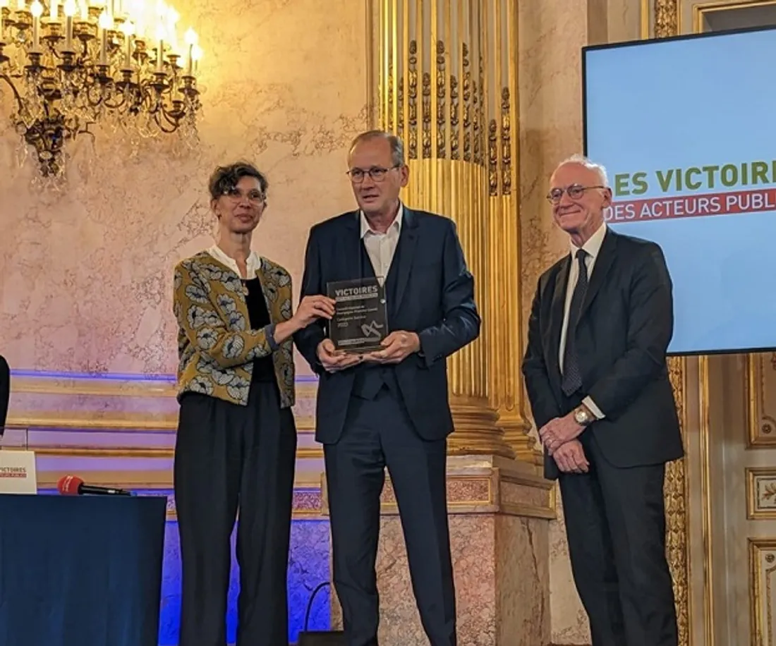 La région a reçu un trophée pour sa feuille de route pour la mutation de la filière automobile