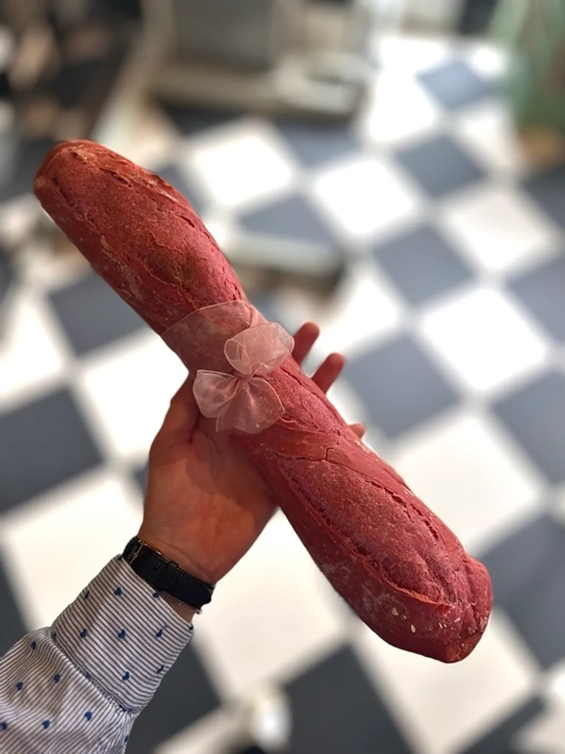 Les boulangeries "l’atelier du Boulanger" proposent une baguette symbolique pour octobre rose