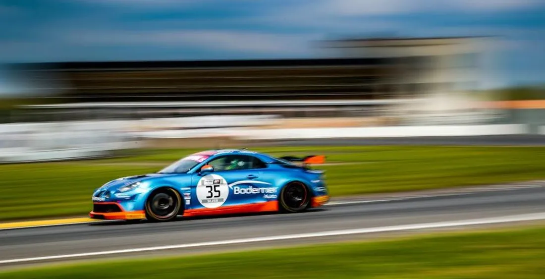 Le championnat de France auto FFSA a lieu ce week-end sur le circuit de Nevers Magny-cours