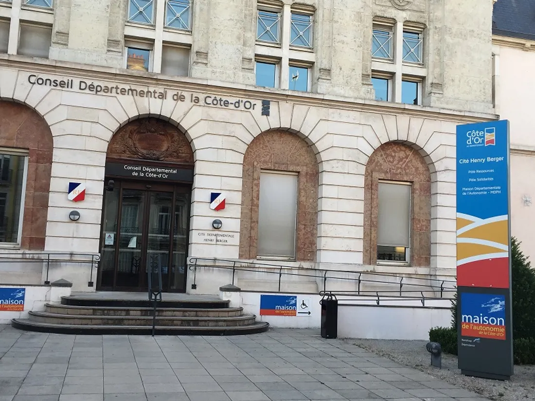 Cette braderie se déroule à la cité Henry Berger du conseil départemental 