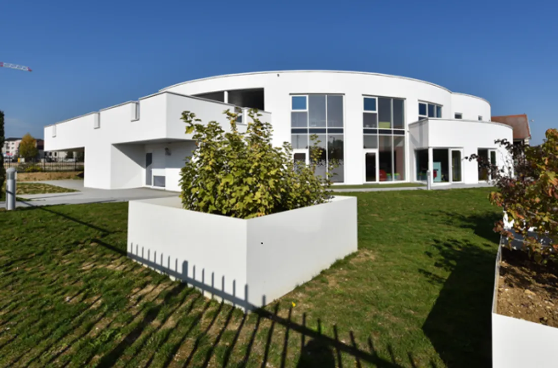 La crèche « les p’tits pieds dans la vigne » est située dans le quartier de l’Arsenal, à Dijon 