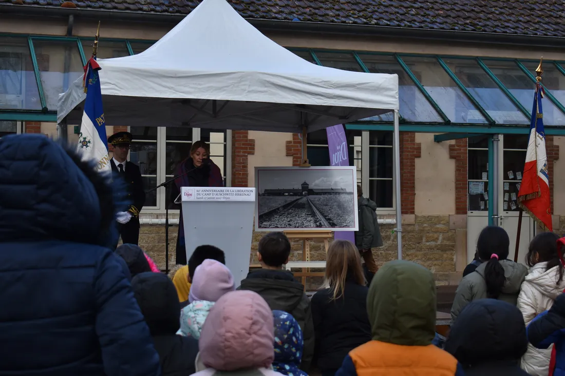 La maire a rendu hommage aux victimes de la Shoah à travers un discours poignant