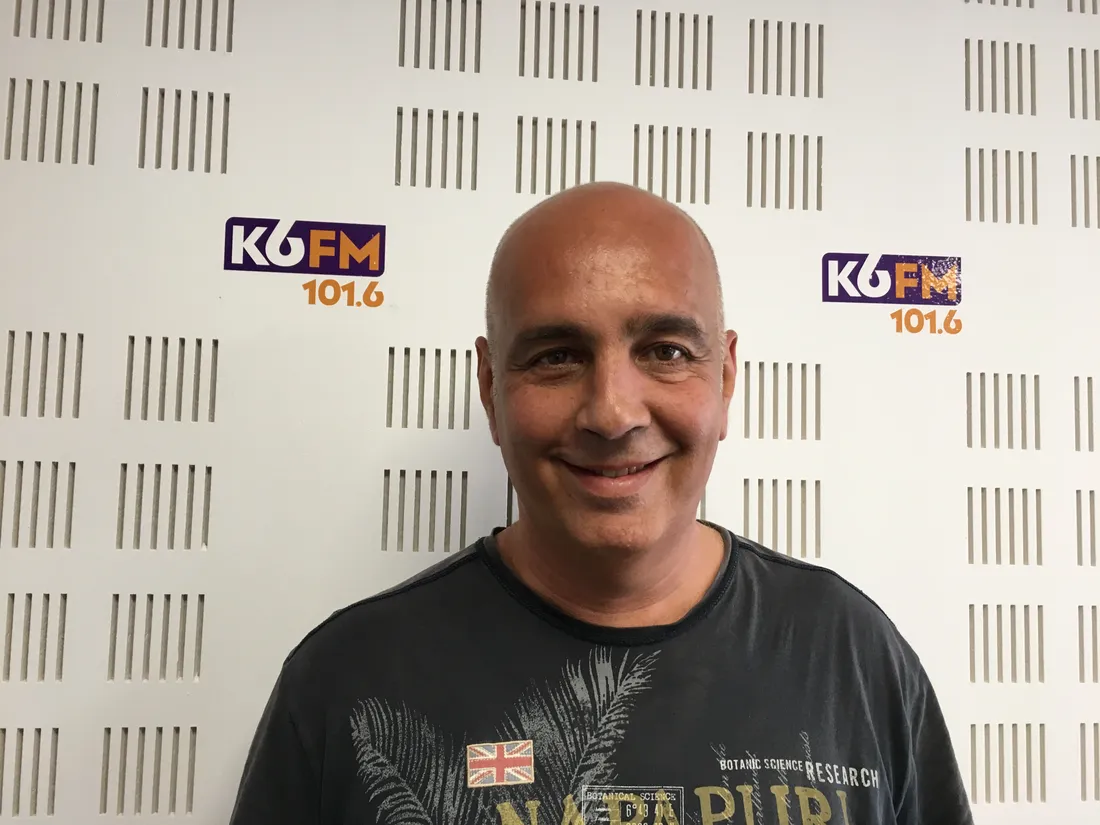 Denis Lathoud lors de son dernier passage dans les studios de K6FM en 2022