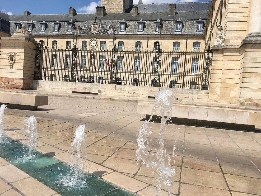La place de la libération à Dijon