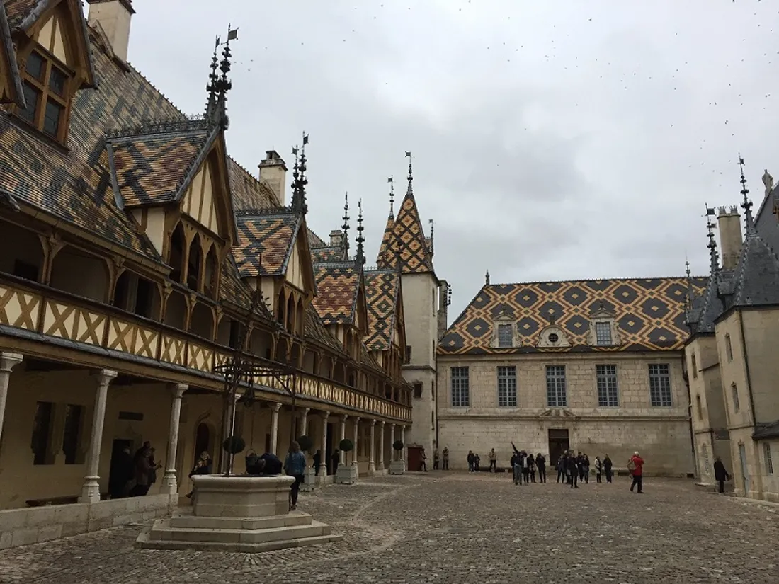 L'Hôtel-Dieu, certainement le lieu le plus somptueux de la ville de Beaune.