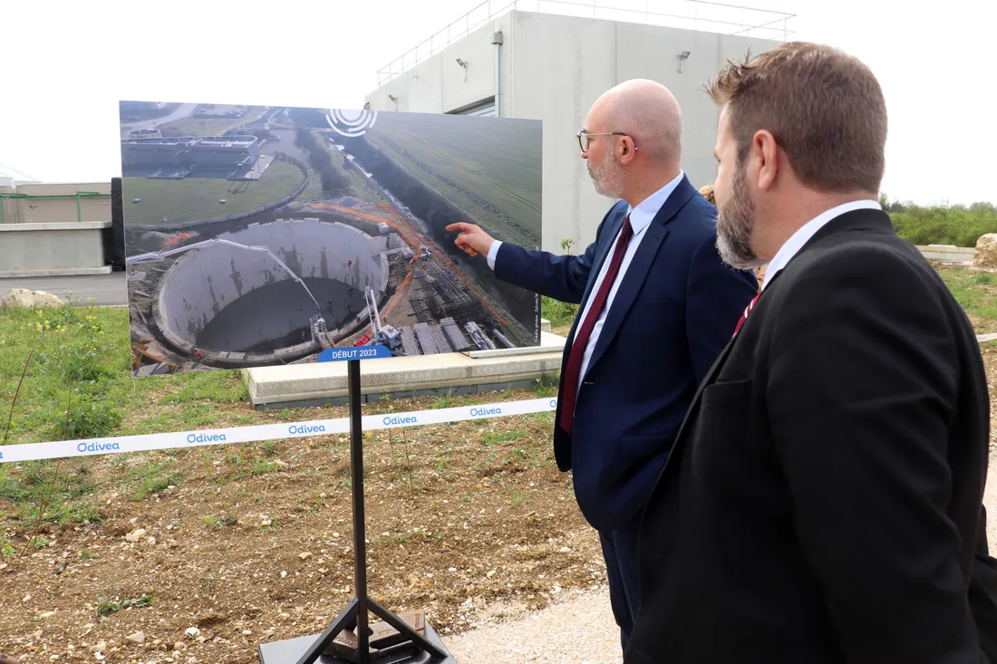 Ce bassin d'orage de 15 000m3 permet d'augmenter la capacité de stockage des eaux usées.