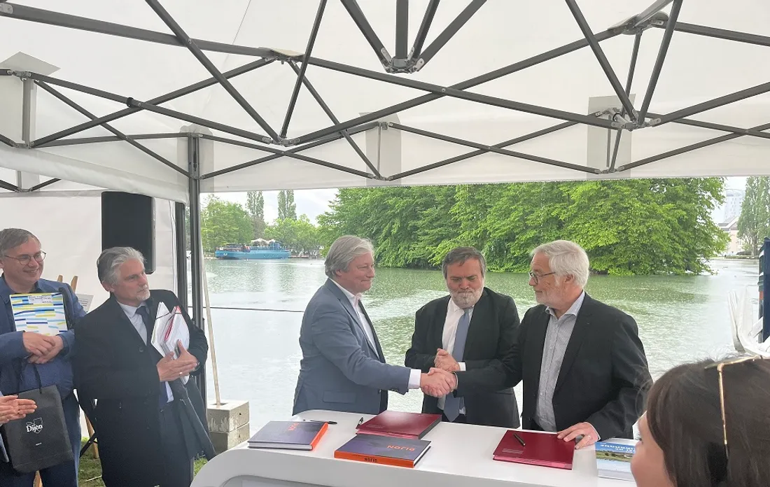 François Rebsamen (à droite), Thierry Guibaud (au centre) et Laurent Hénart (à gauche)